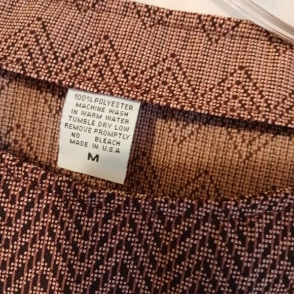 Nwt Round neck Chevron Pullover Blouse M Burgundy Pink 3/4 sleeve Button cuffs - Picture 9 of 9